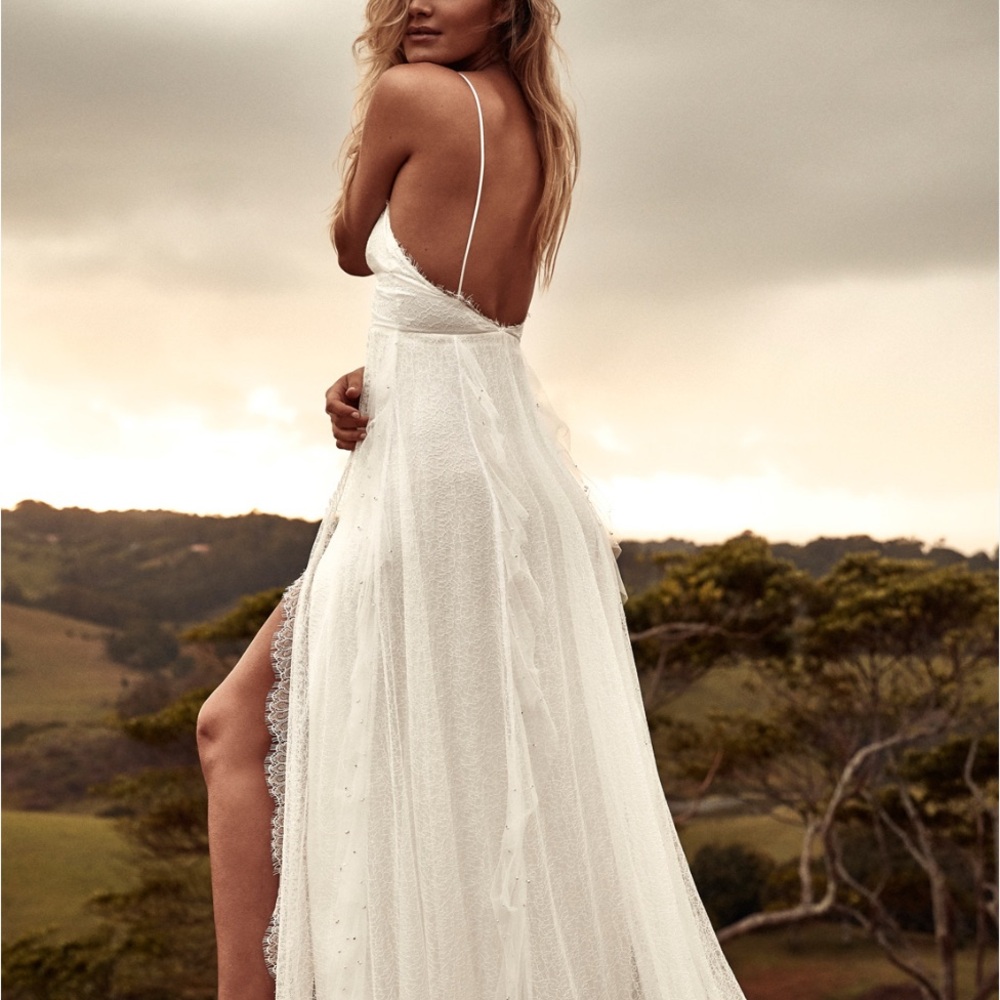 Iconic Grace Loves Lace Wedding Gown - Picture 12 of 13